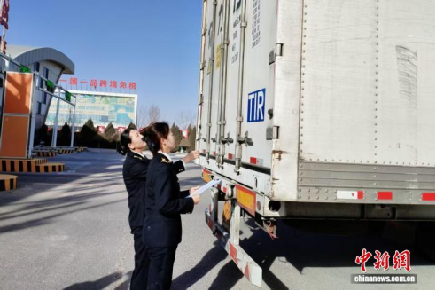 宁夏首批&ldquo;TIR+保税&rdquo;鲜花出境 跨境物流再添新通道